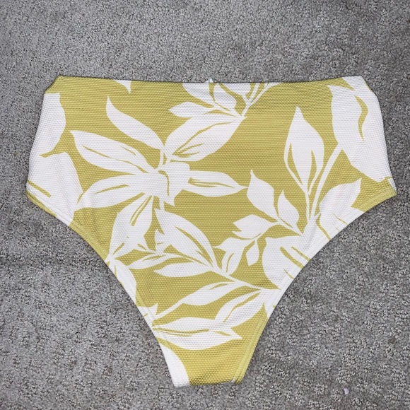 L SPACE bottoms - Picture 2 of 4